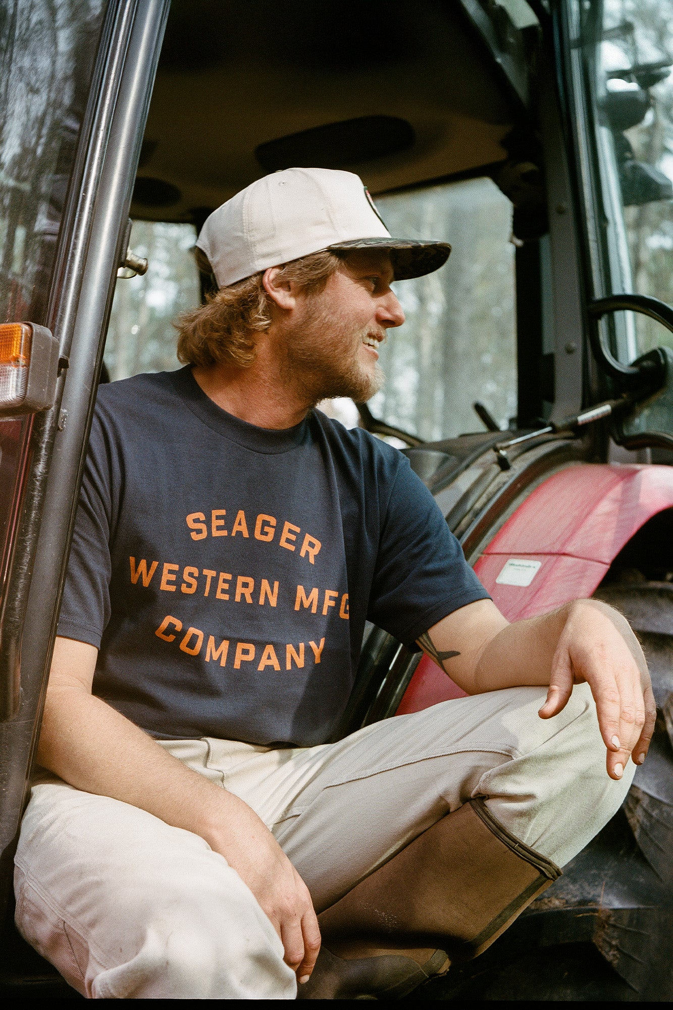 Seager MFG. T-Shirt- Navy