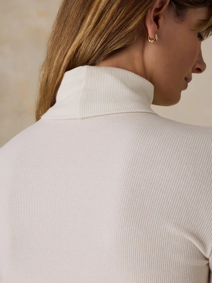 Women's Featherweight Freestyle Turtleneck - Egret